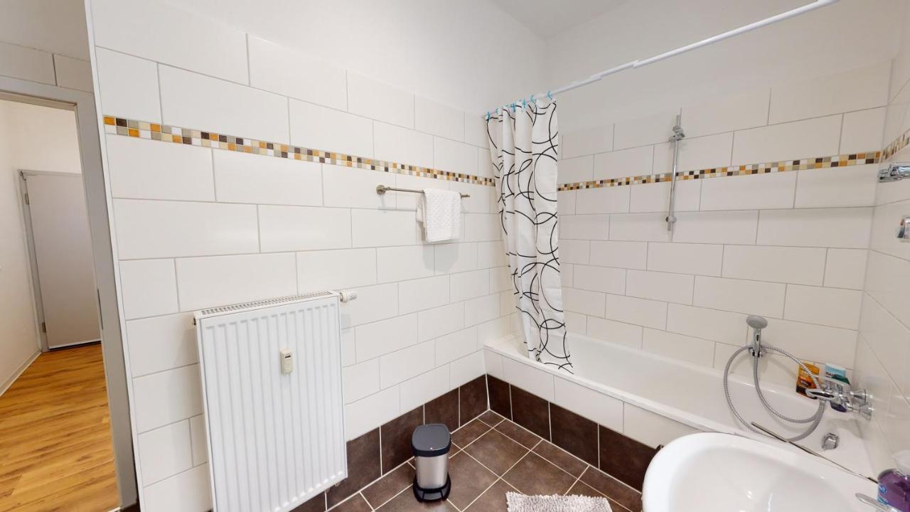 Sweethome - Business-Apartment Mit Kueche, Terrasse, Stellplatz Magdeburg Exteriör bild